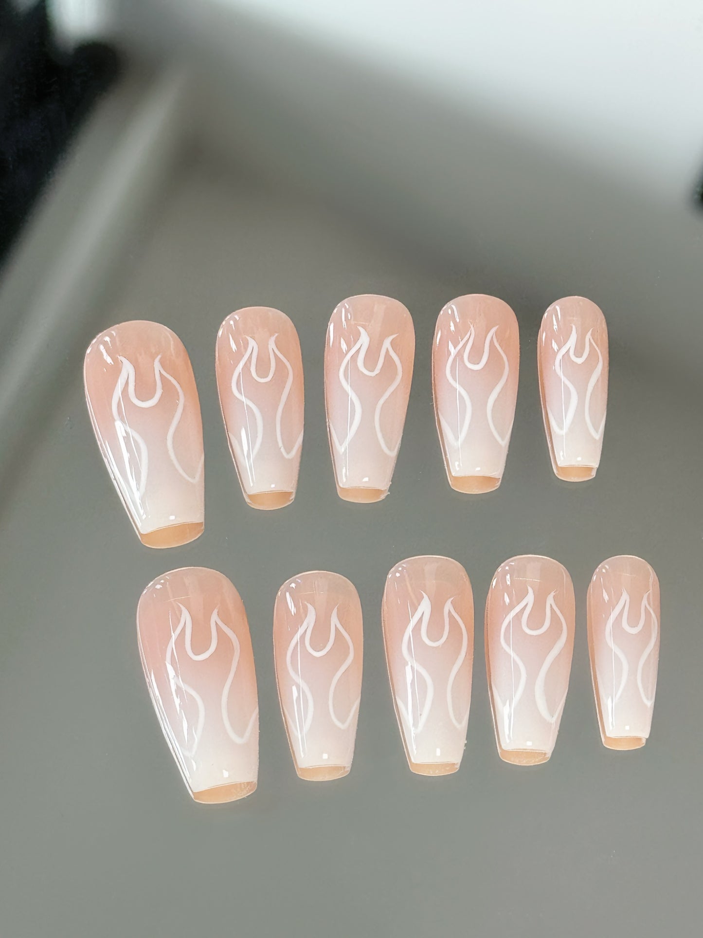 Nude Flameš„