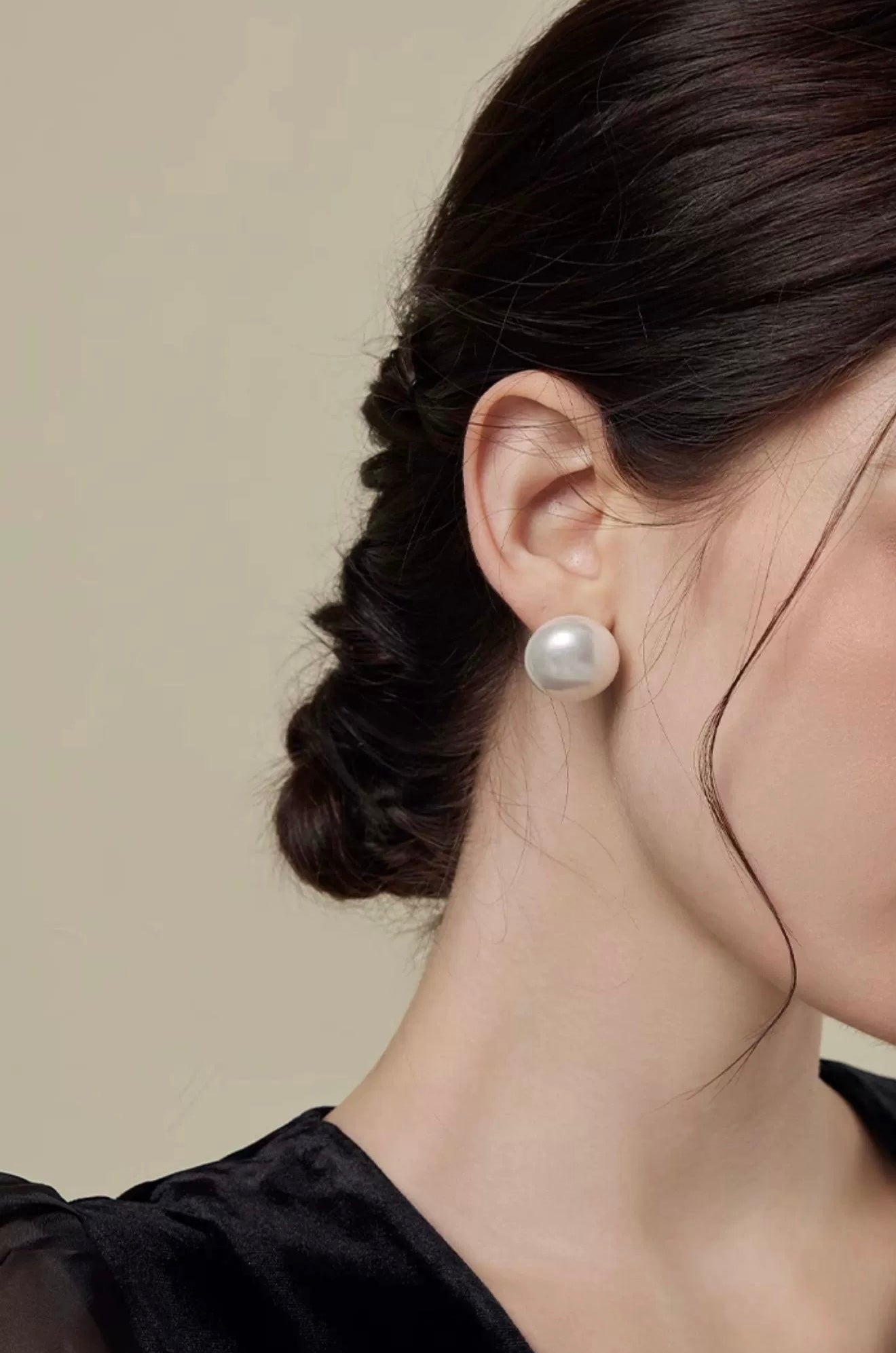 Bread-shaped Pearl Earring